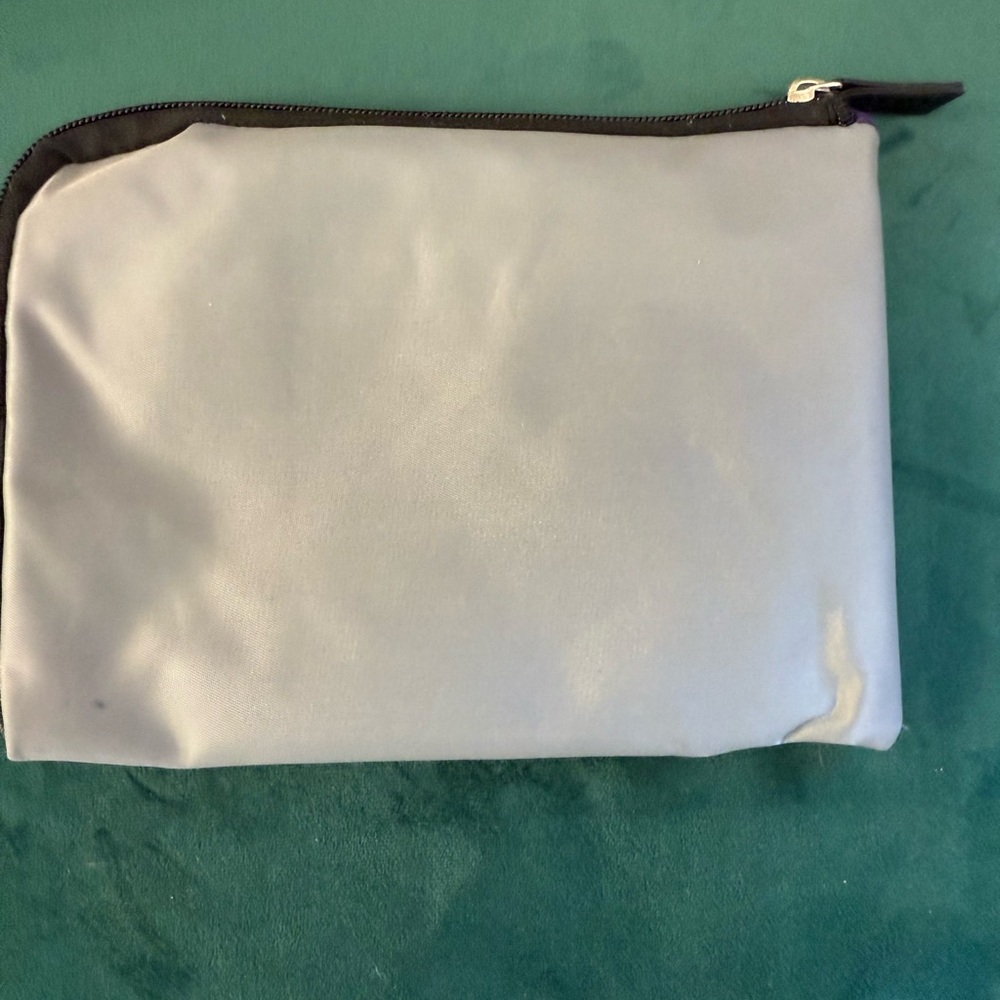 Tumi Gray Travel pouch silver/grey for Delta zippered purple lining - Picture 2 of 5